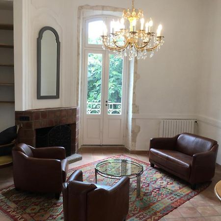 ヴィルヌーヴ・レ・ザヴィニョンDuplex De Charmeアパートメント エクステリア 写真
