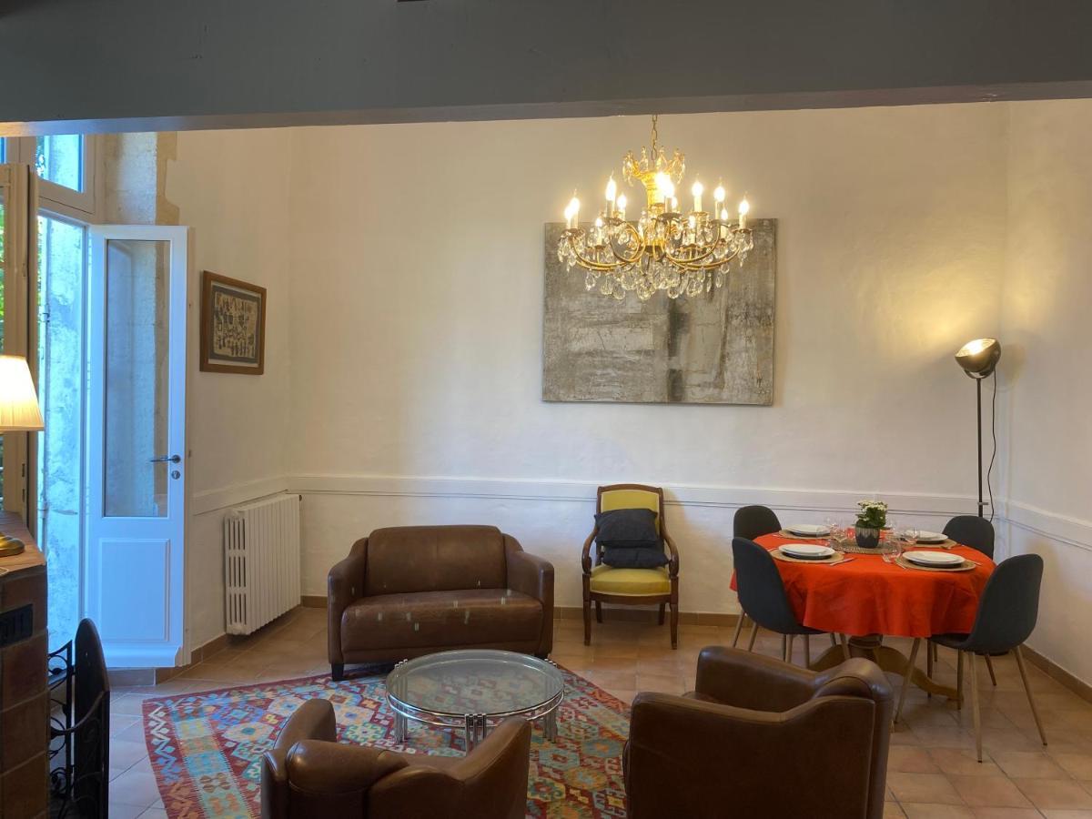 ヴィルヌーヴ・レ・ザヴィニョンDuplex De Charmeアパートメント エクステリア 写真